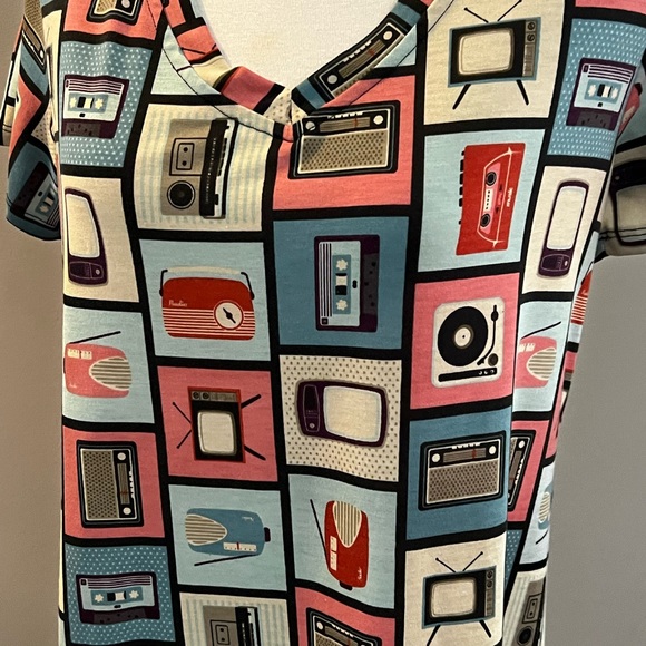 Adorable Retro print t-shirt radio cassette tv print size medium - Picture 3 of 11